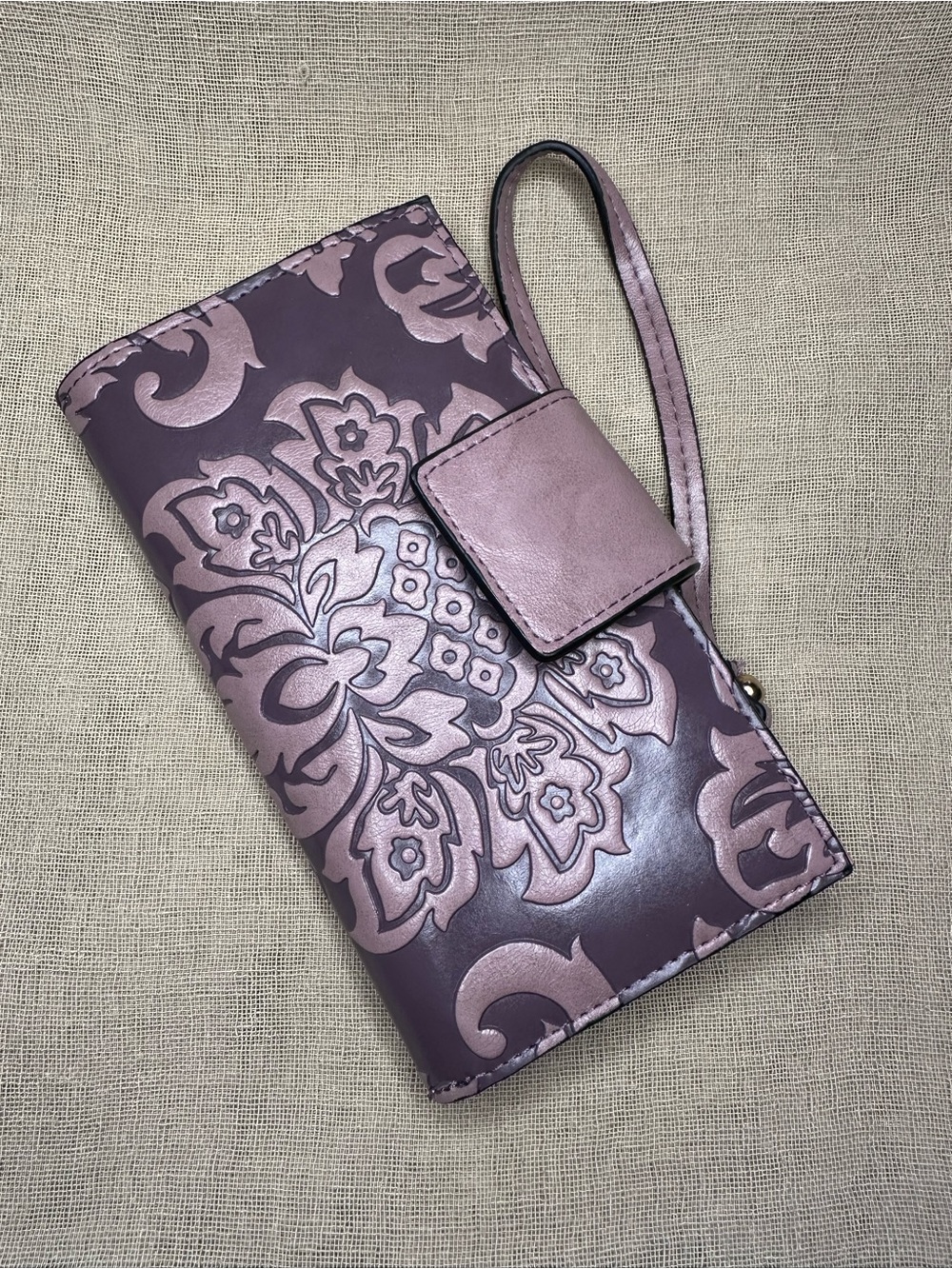 NWOT Stylish Floral Embossed Wristlet Wallet